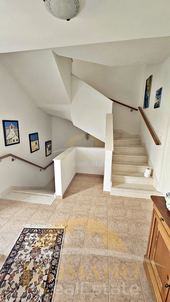 Ekskluzivna hiša prvi vrsti ob morju – Mavarčica, Okrug Gornji – Velik investicijski potencial